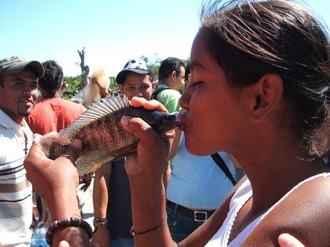 Yelba kissing a fish during our day at the farm